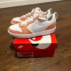 Nike court borough low